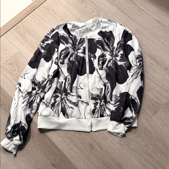 Black & White Floral Print Bomber Jacket NEW 🏷️ - Picture 5 of 7